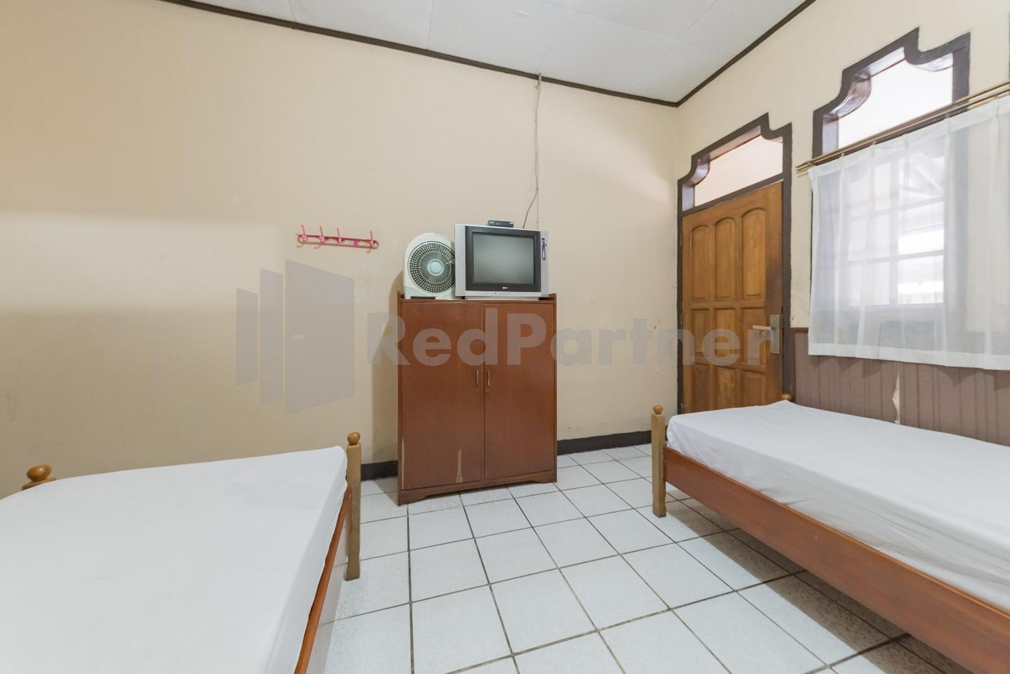 Homestay Pkpn Garut Mitra Reddoorz Ngoại thất bức ảnh