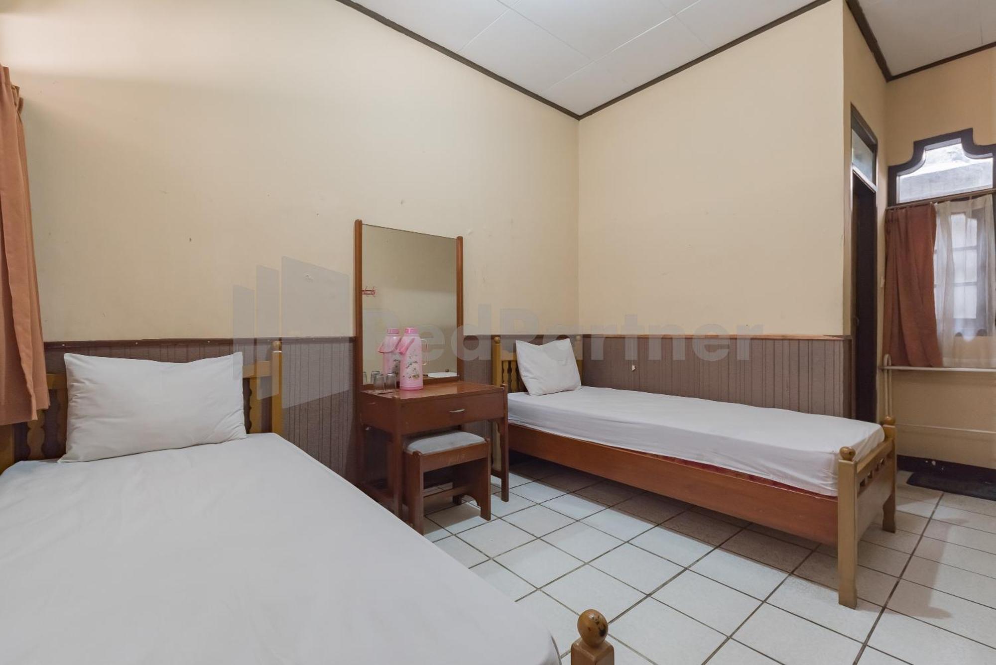 Homestay Pkpn Garut Mitra Reddoorz Ngoại thất bức ảnh